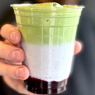 Iced Matcha Frutos del Bosque