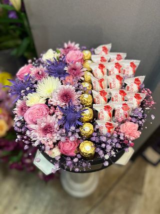 #19. ტკბილეულის და შერეული ყვავილების მიქსი