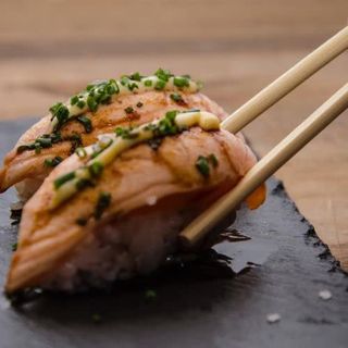 Nigiri De Salmón Asado (2 Uds.)