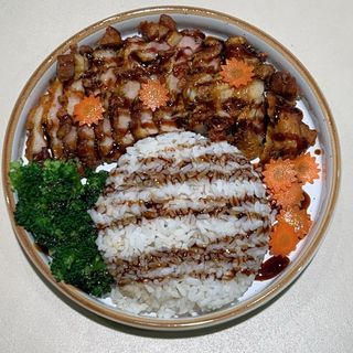 Arroz con pollo Teriyaki.