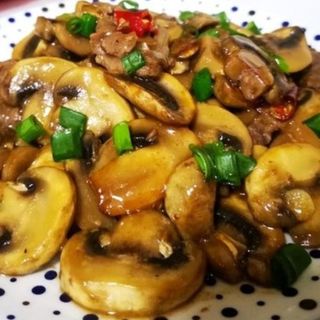 59. Cerdo Con Champiñones