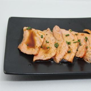 tataki de salmón  (8 pza.)