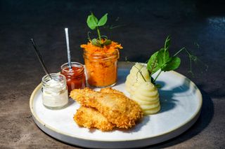 Panierowane polędwiczki z kurczaka w chrupiącej panierce 2 szt  z ziemniakami puree