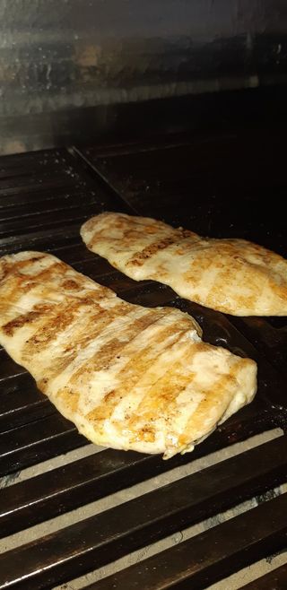 Pileći file u lepinji  250g