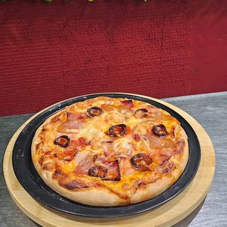 Pizza Charcutera individual (imagen ilustrativa)