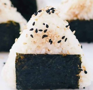Onigiri De Anguila Cocido (1 Ud.)
