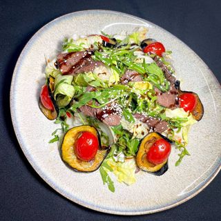 Теплый салат из телятины