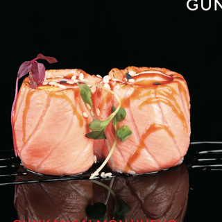 121-Gunkan Salmón Huevo Codorniz Flambeado (2 Uds.)