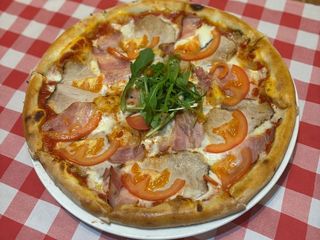 Піца з бужениною та беконом маленька (310g)