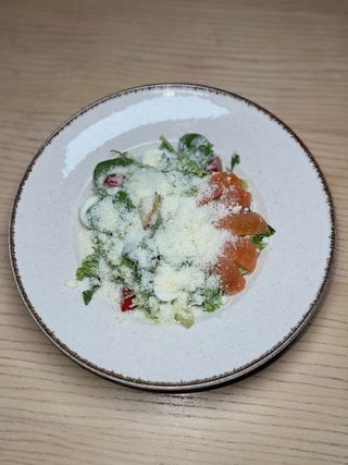 Салат Цезар з лососем