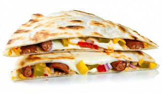 Piadina con wurstel, cipolla e peperoni