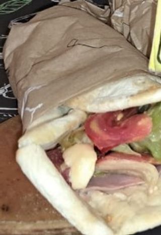 Piadina cotto, pomodoro, lattuga e mozzarella