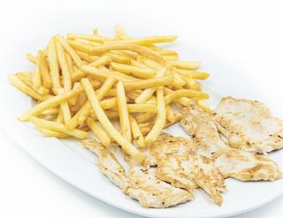 Pechuga de pollo y papas fritas
