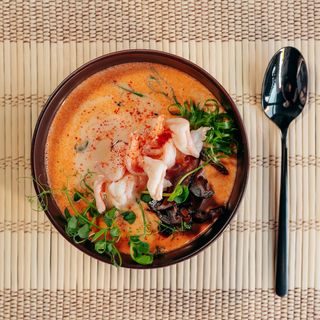 Zupa Tom Yum z krewetkami
