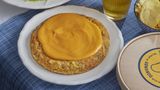 Tortilla de patatas chips con salmorejo