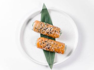 Спрінг-рол з лососем