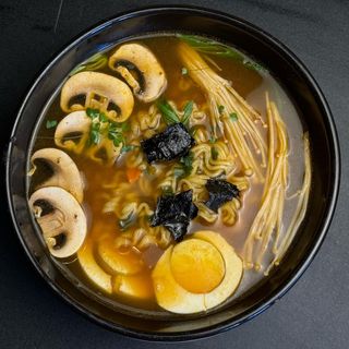 Рамен с яйцом (800мл)