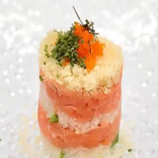 Tartar de salmón con ikura(Nuevo)