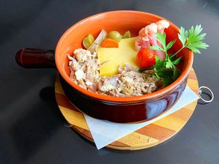 Carne la garnita cu zdrente de ou si mamaliguta 200/150g