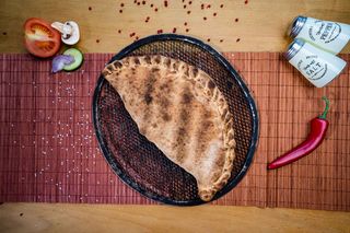 Pizza Calzone cu pui