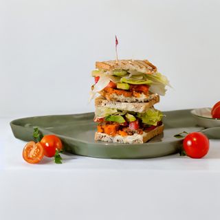 Avoveggy - сандвич с авокадо и печен батат