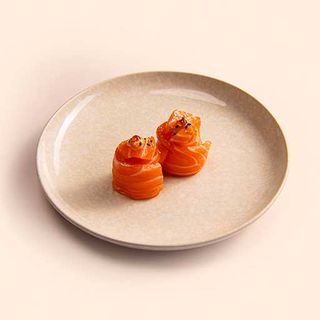 60. Gunkan gio Spicy salmón (2 uds.)