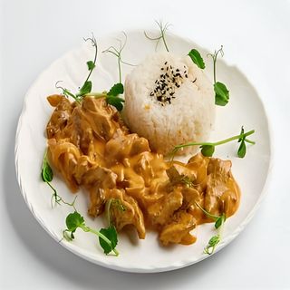 Строганов с соусом кимчи