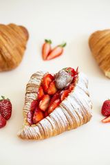 Croissant Fructe Proaspete