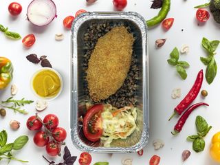 Котлета фирменная из индейки и куриного филе с гарниром