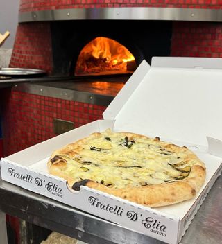 Margherita con zucchine arrostite bianca