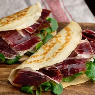 Creepe Con Jamón Ibérico Y Tomate
