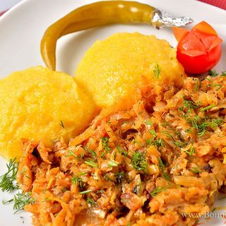 Varza la cuptor cu carne de porc 