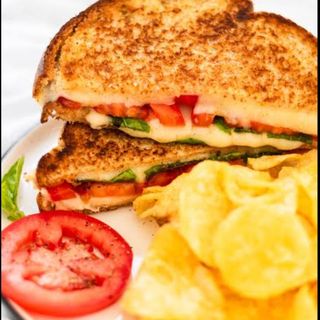 GRILLED CHEESE & TOMATO SANDWICH (comes with chips,soda,banana)