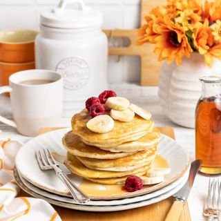 Панкейки з солодким соусом та фруктами (290г)