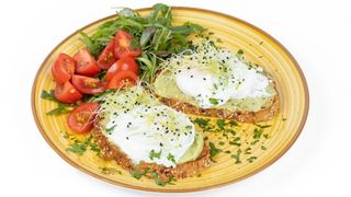 Ou poșat pe paine cu avocado