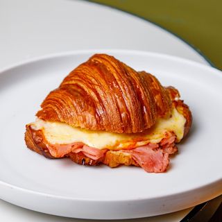 Croissant Relleno  