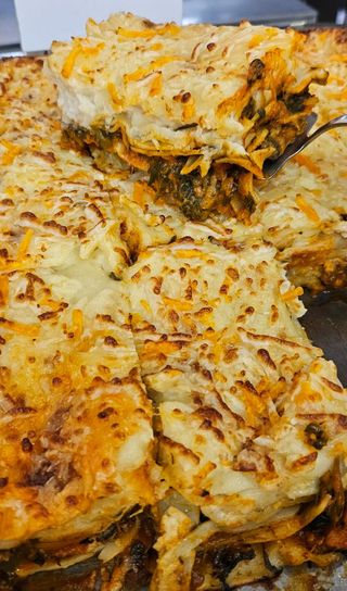 Ración De Lasaña De Espinaca Y Cacahuete