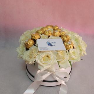 Boxe avec roses blanche et chocolat 