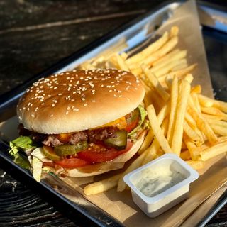 Яловичий комбо ( бургер та фрі )