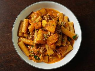 Паста з курчам та запеченим гарбузом (450g)