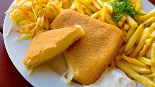 Pohovani sir sa pomfritom