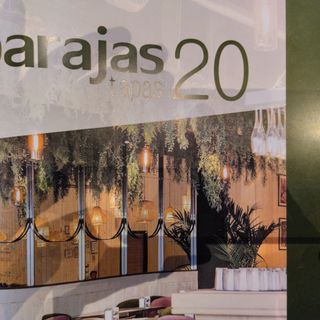 Tomate Aliñados Con mozarella fresca y aceite de albahaca   