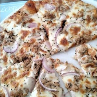 Pizza De Atún (30 cm.)