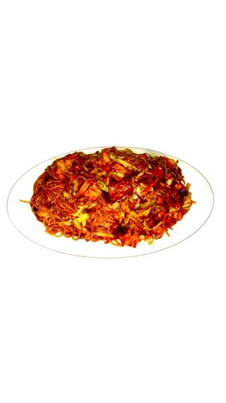 Спагети с пилешко и зеленчуци (700г) + КокаКола Кен (330мл.)