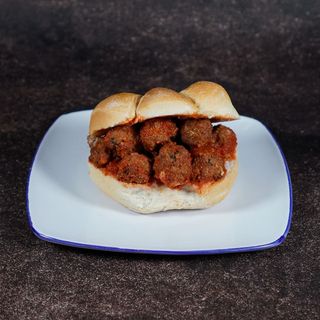 Panino con polpette al sugo