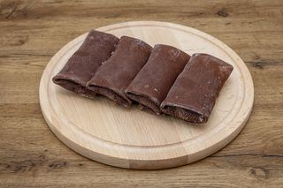 Naleśniki czekoladowe z twarogiem bananem i pastą