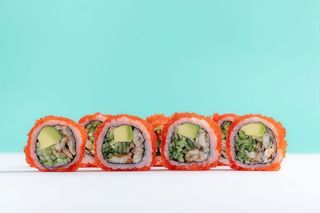 079. Uramaki sake spicy roll