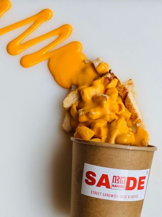 Mac & Cheese Con Pollo Asado