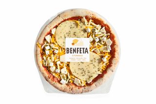Pizza 6 quesos estirada a mano
