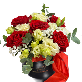 Aranjament de trandafiri rosi si eustoma